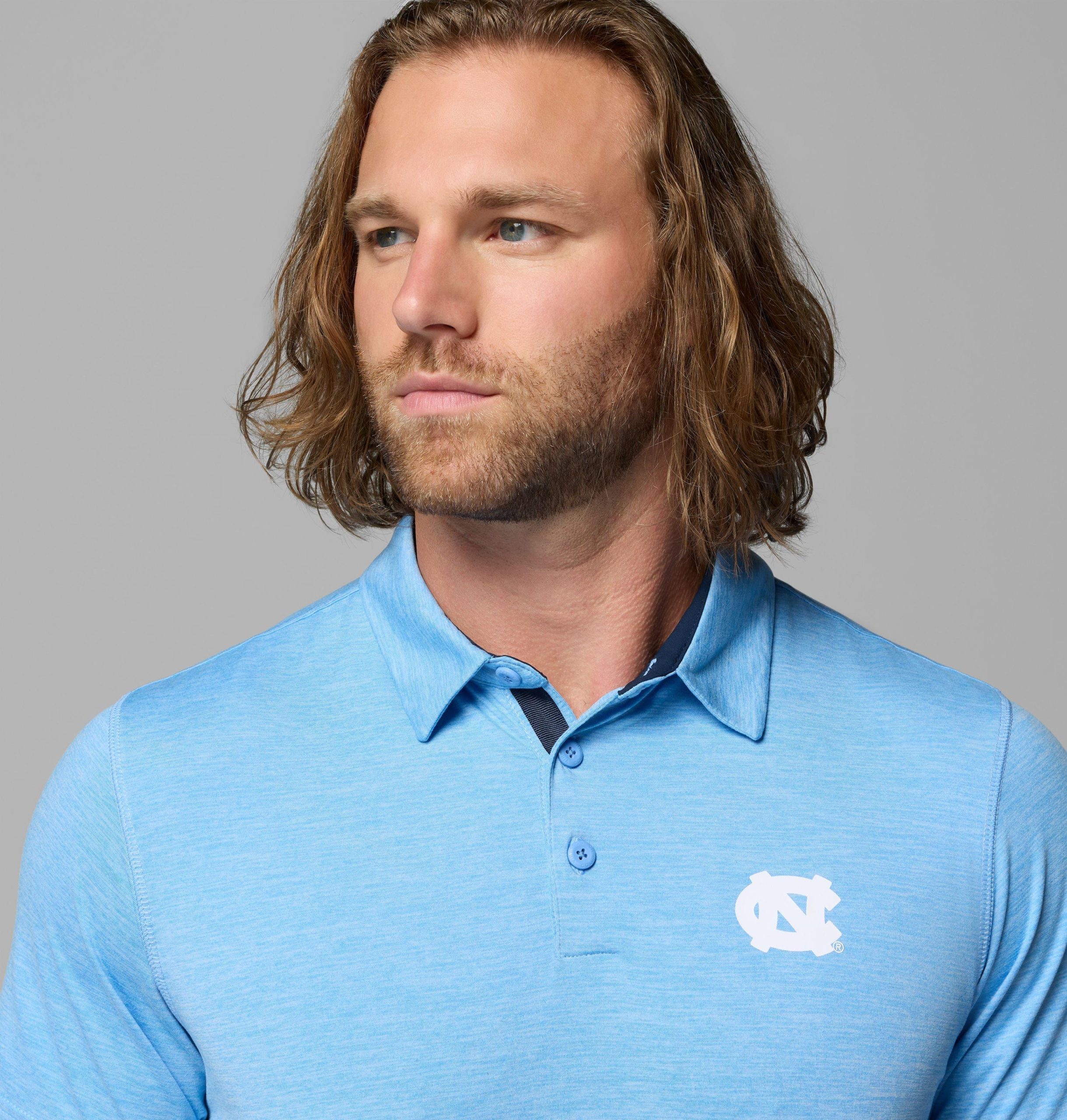 herren collegiate tech trail polo - north carolina
