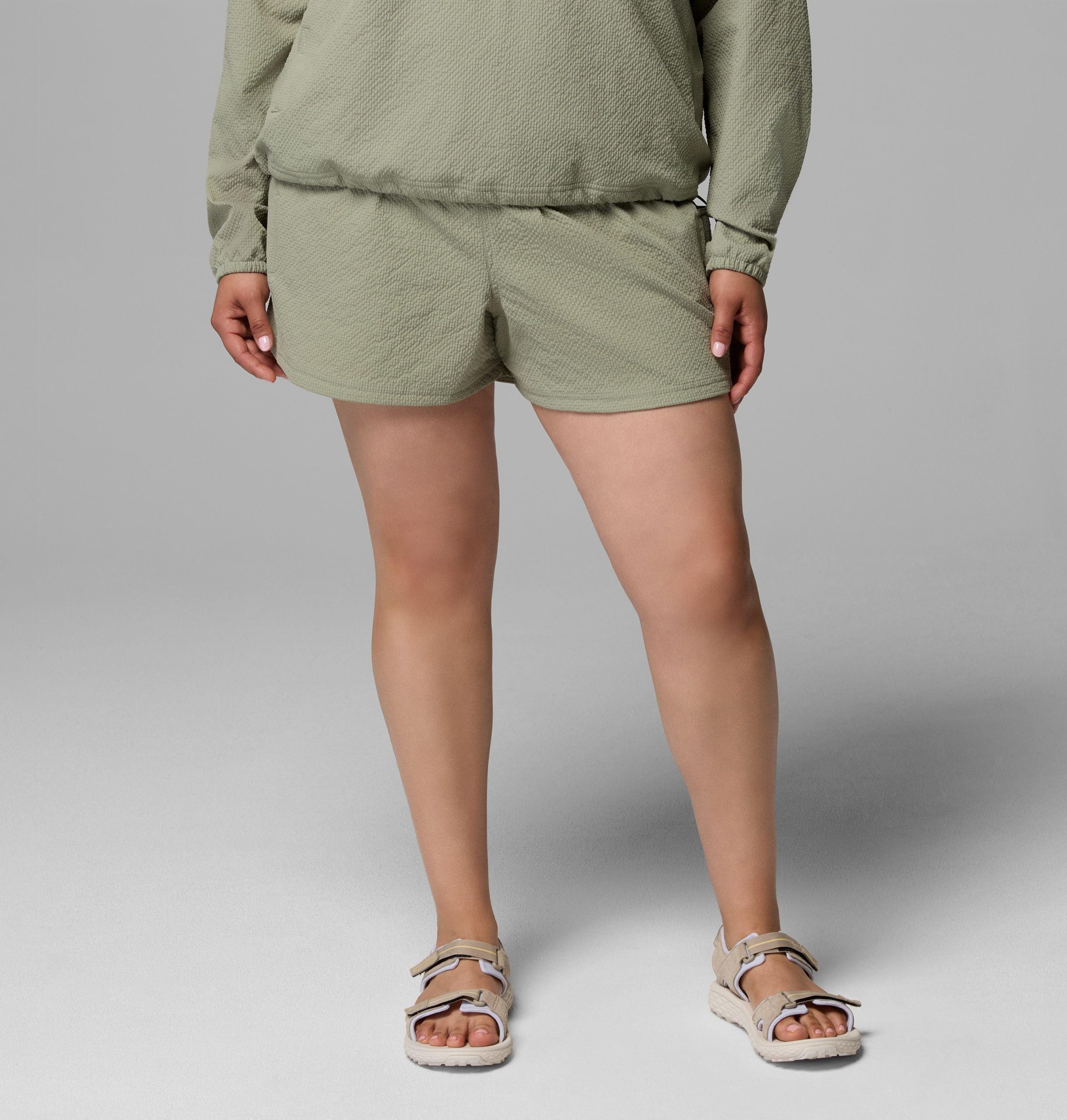 damen lieben sommershorts – auch in Übergrößen