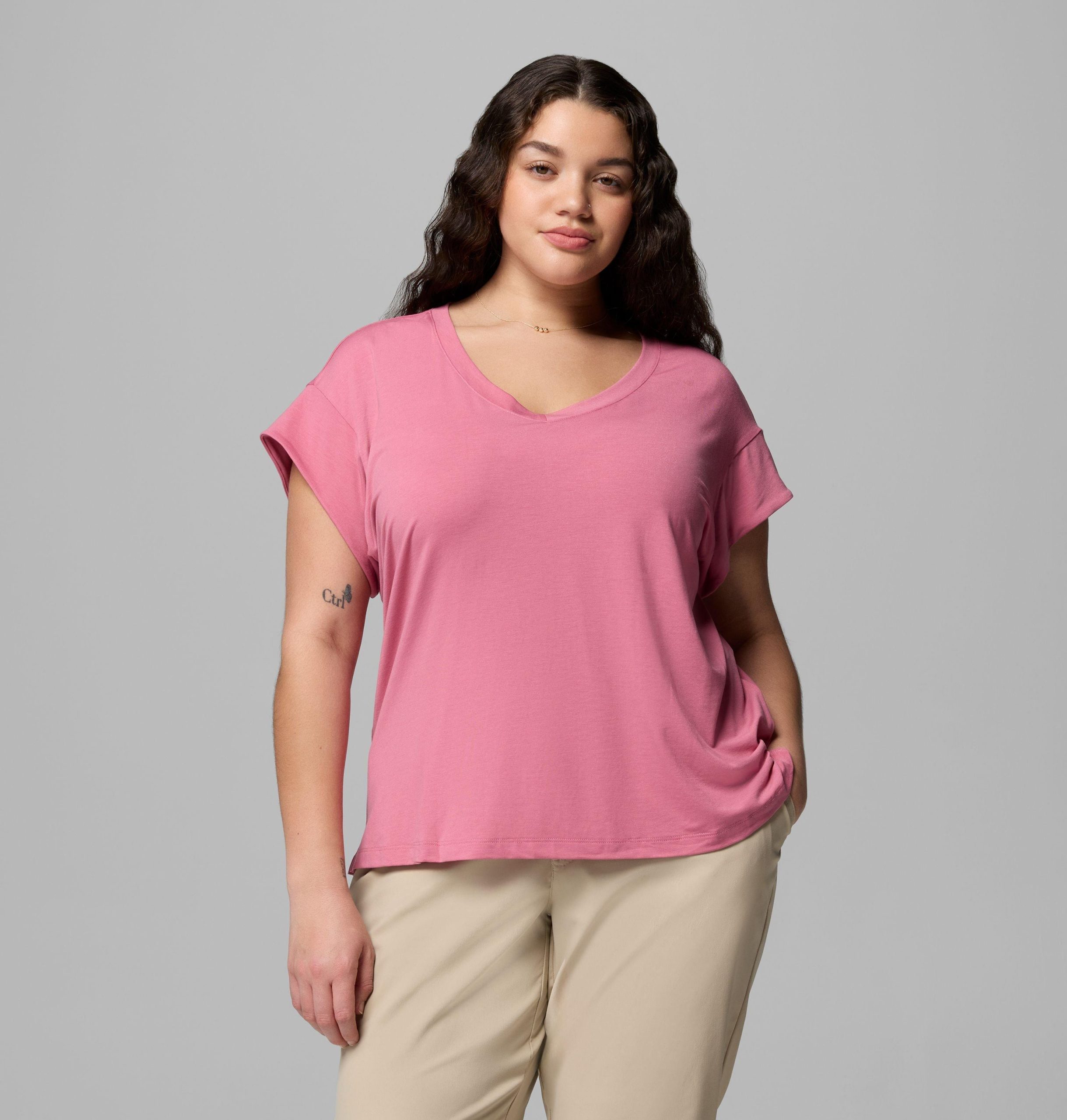 daniela falls damen-t-shirt mit v-ausschnitt und kurzen Ärmeln – Übergröße