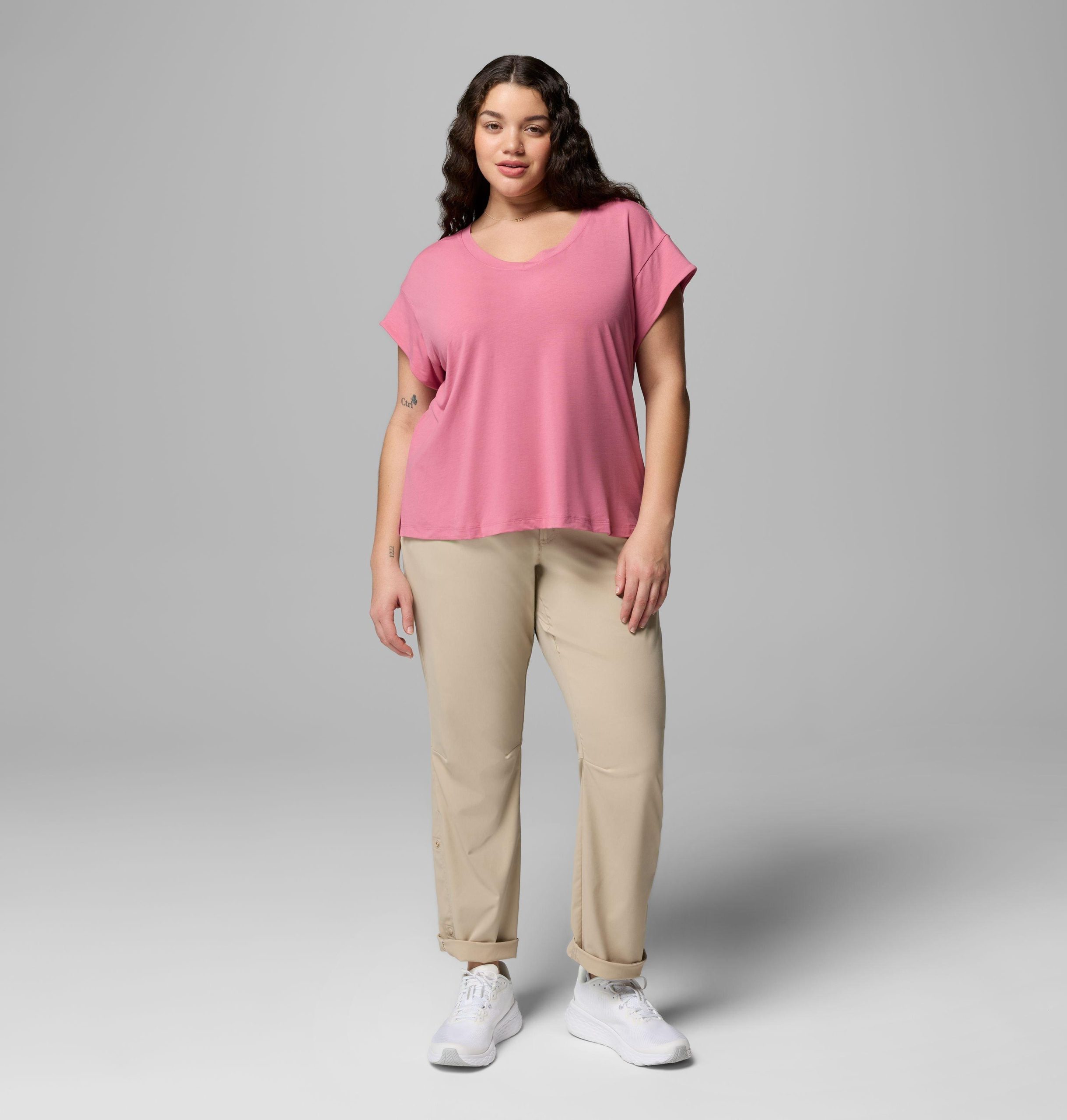 daniela falls damen-t-shirt mit v-ausschnitt und kurzen Ärmeln – Übergröße