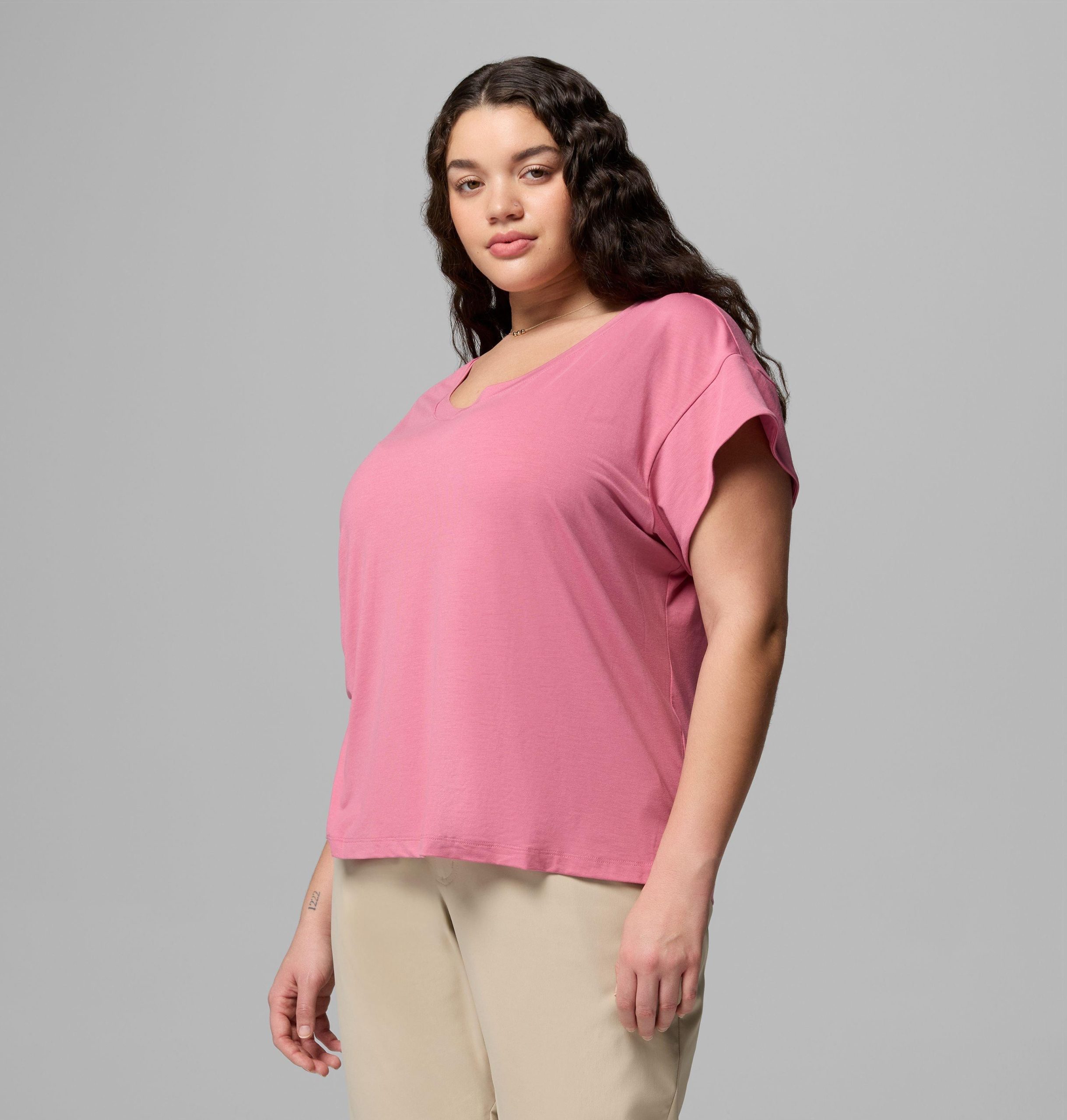 daniela falls damen-t-shirt mit v-ausschnitt und kurzen Ärmeln – Übergröße