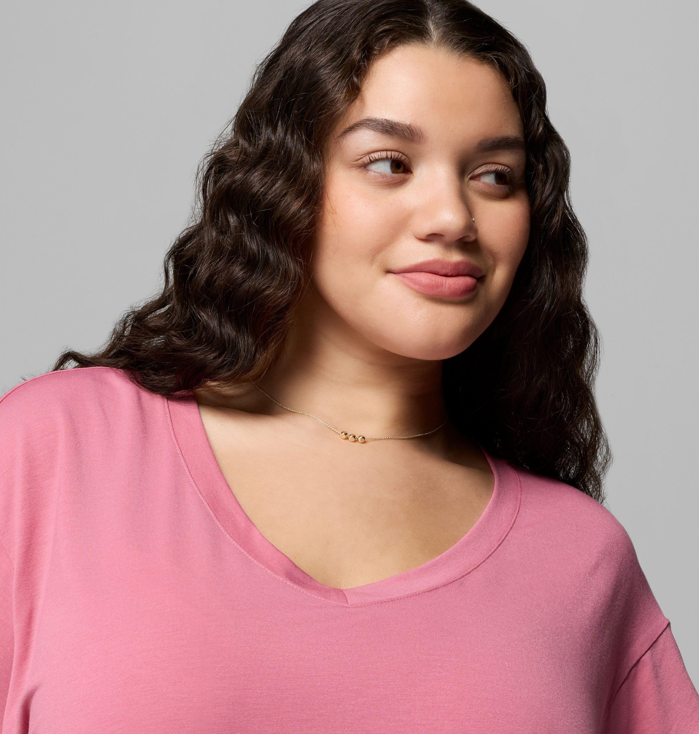 daniela falls damen-t-shirt mit v-ausschnitt und kurzen Ärmeln – Übergröße